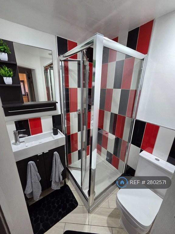 Master Bedroom En-Suite