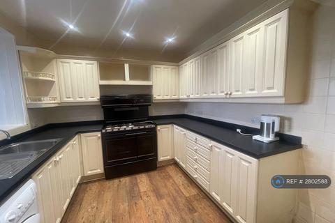 2 bedroom terraced house to rent, Bushgrove Road, Dagenham, RM8