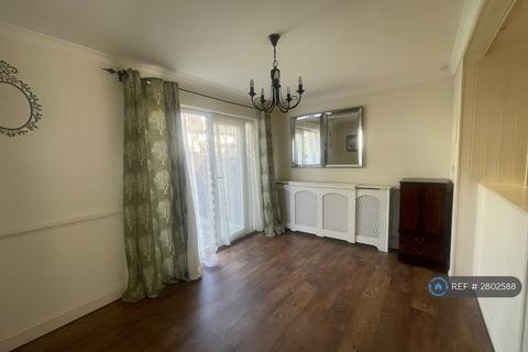 2 bedroom terraced house to rent, Bushgrove Road, Dagenham, RM8