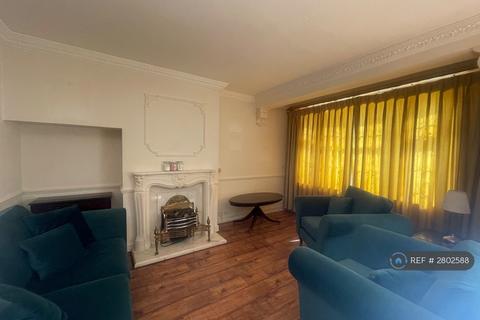 2 bedroom terraced house to rent, Bushgrove Road, Dagenham, RM8