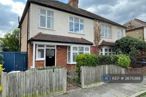3 bedroom semi-detached house to rent, Castle Road, Isleworth, TW7