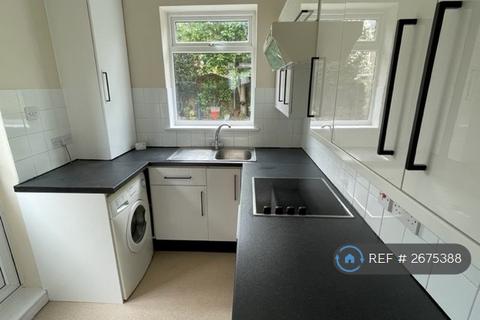 3 bedroom semi-detached house to rent, Castle Road, Isleworth, TW7