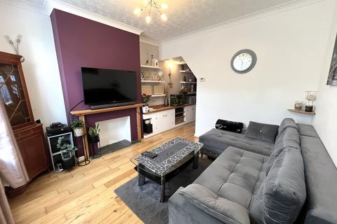 2 bedroom terraced house to rent, Bertie Road, Norwich NR3