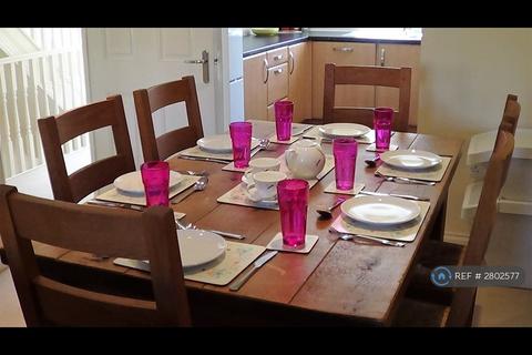 undefined, Pascal Crescent, Reading, RG2