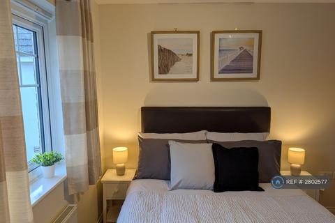 undefined, Pascal Crescent, Reading, RG2