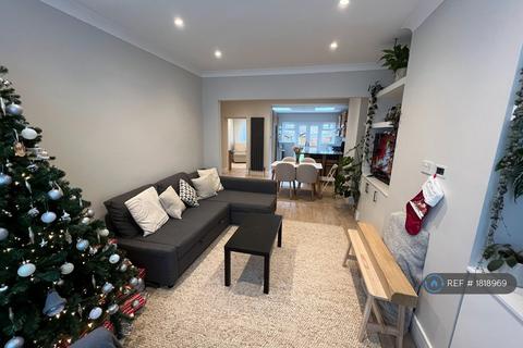 4 bedroom end of terrace house to rent, College Road, London, SW19