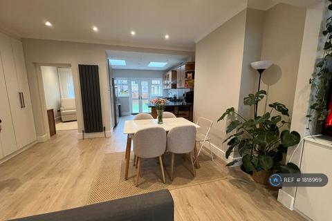 4 bedroom end of terrace house to rent, College Road, London, SW19