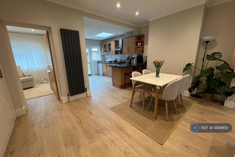 4 bedroom end of terrace house to rent, College Road, London, SW19
