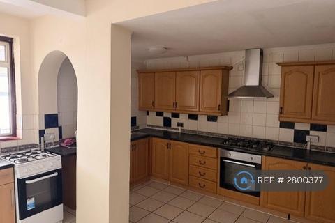 1 bedroom in a house share to rent, Loxford Lane, Ilford, IG1