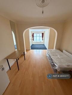 1 bedroom in a house share to rent, Loxford Lane, Ilford, IG1