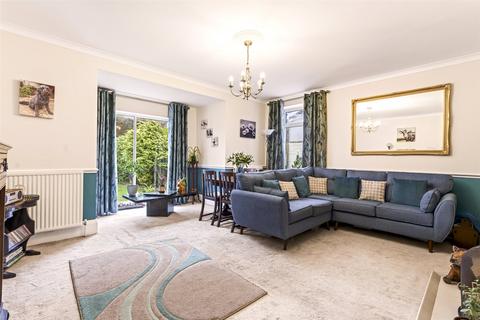 2 bedroom flat for sale, Dover Road, Worthing, West Sussex, BN11