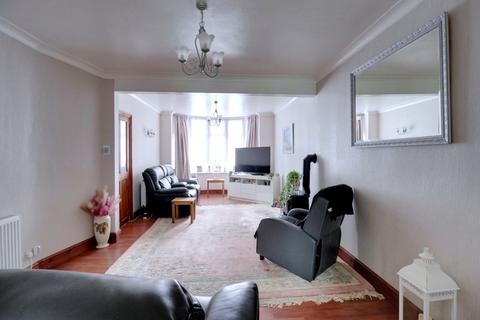3 bedroom terraced house for sale, Sunningdale Avenue, Rainham RM13