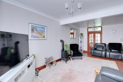 3 bedroom terraced house for sale, Sunningdale Avenue, Rainham RM13