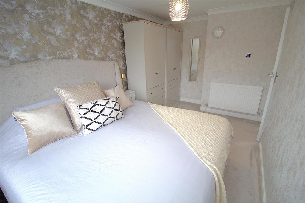 Bed1a.jpg