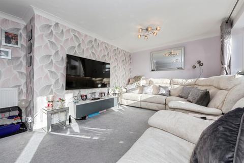 Whitmore Avenue, Grays
