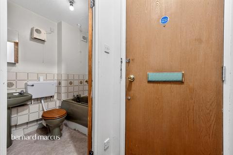 undefined, Apeldoorn Drive, Wallington