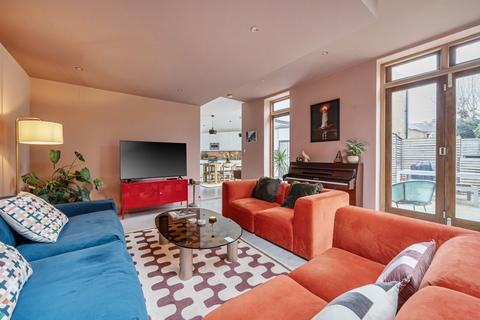 4 bedroom end of terrace house for sale, Falkland Road, Barnet, Hertfordshire, EN5