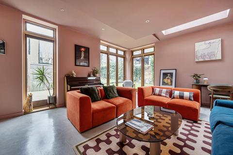 4 bedroom end of terrace house for sale, Falkland Road, Barnet, Hertfordshire, EN5