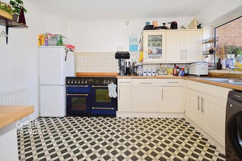 3 bedroom terraced house to rent, St. Georges Drive Chichester PO19