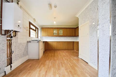 3 bedroom end of terrace house to rent, Thatches Grove, Romford, RM6