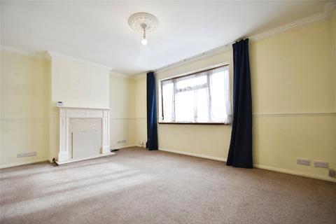 3 bedroom end of terrace house to rent, Thatches Grove, Romford, RM6