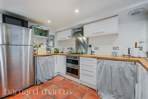 1 bedroom flat for sale, Haldon Road, London