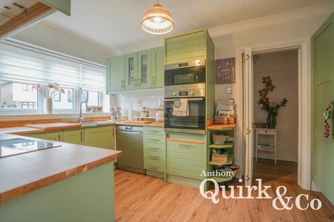 3 bedroom detached house for sale, Rose Road, Canvey Island, SS8