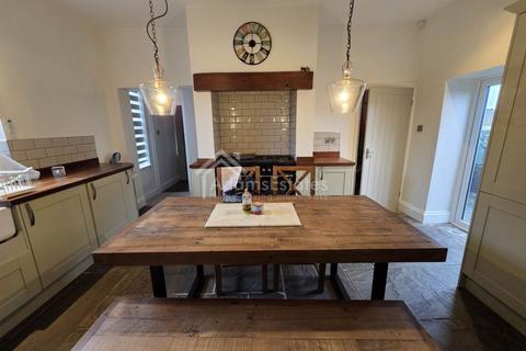 3 bedroom detached house to rent, Occupation Lane, Dewsbury