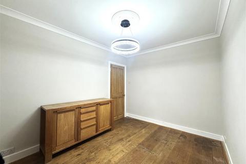 3 bedroom semi-detached house to rent, Osborne Road, Watford