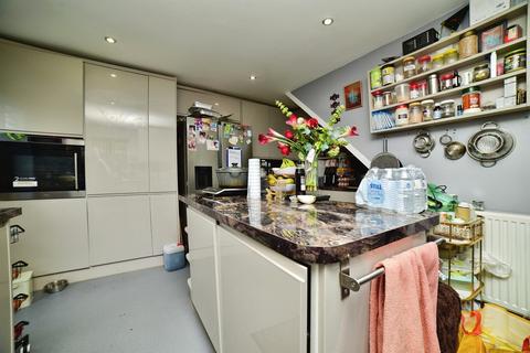 undefined, West Grove, HULL