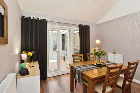 3 bedroom terraced house for sale, Hatton, Tinkers Bridge, Milton Keynes