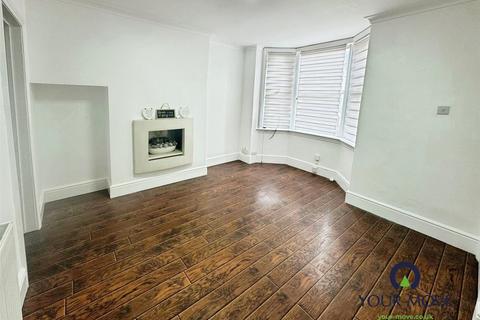 3 bedroom end of terrace house to rent, Wyken Grange Road, West Midlands CV2