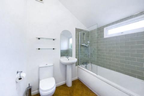 1 bedroom in a house share to rent, Derby Road, Northampton NN1