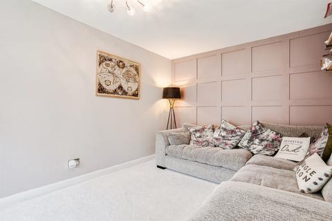 3 bedroom semi-detached house for sale, Swithenbank Street, Ossett