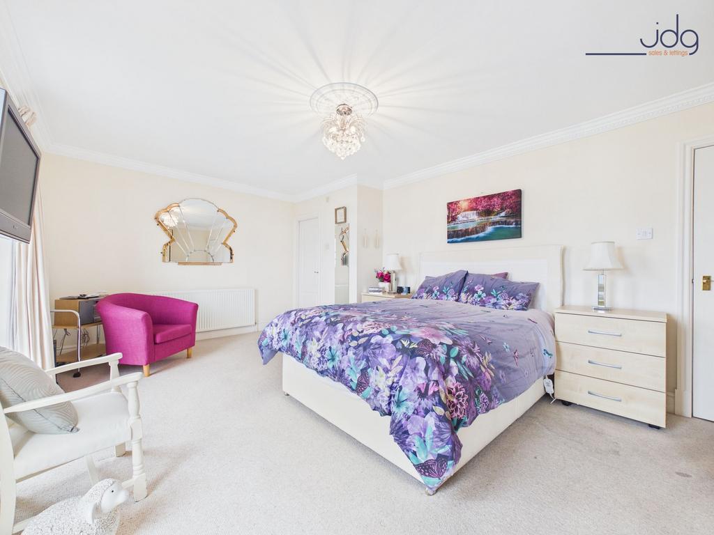Master Bedroom with ensuite and balcony