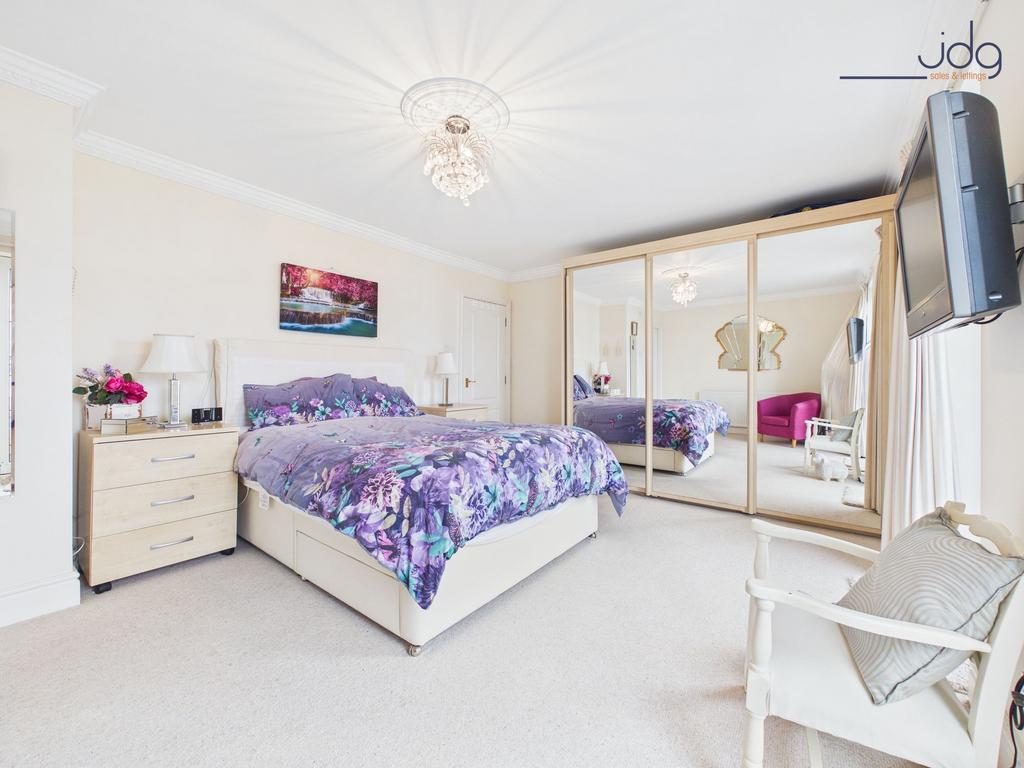 Master Bedroom with ensuite and balcony