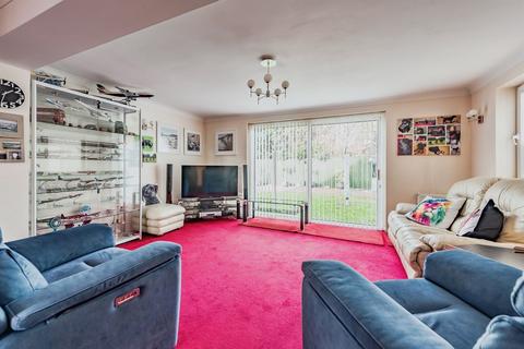 4 bedroom detached house for sale, Ferndown, Horley