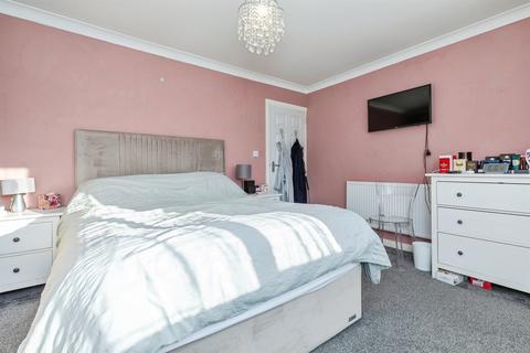 2 bedroom terraced house for sale, Moyle Close, Rainham