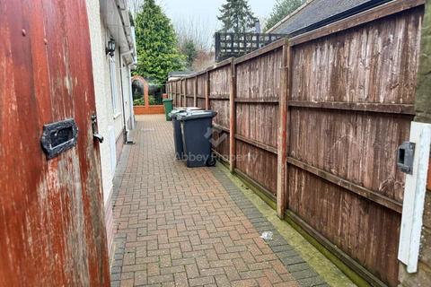 2 bedroom semi-detached bungalow for sale, Overstone Road, Luton, LU4