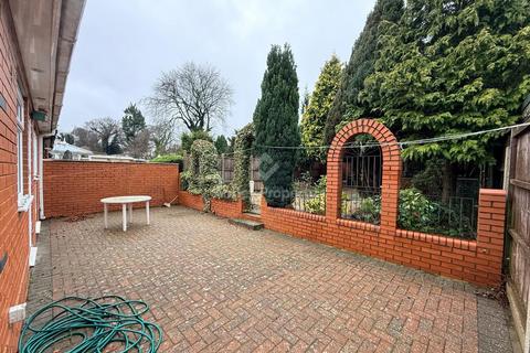 2 bedroom semi-detached bungalow for sale, Overstone Road, Luton, LU4