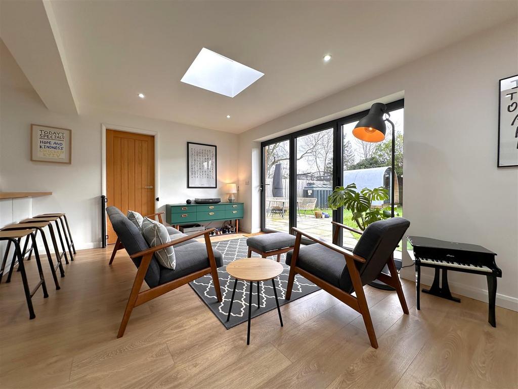Living Area With Bi-Fold Doors 678