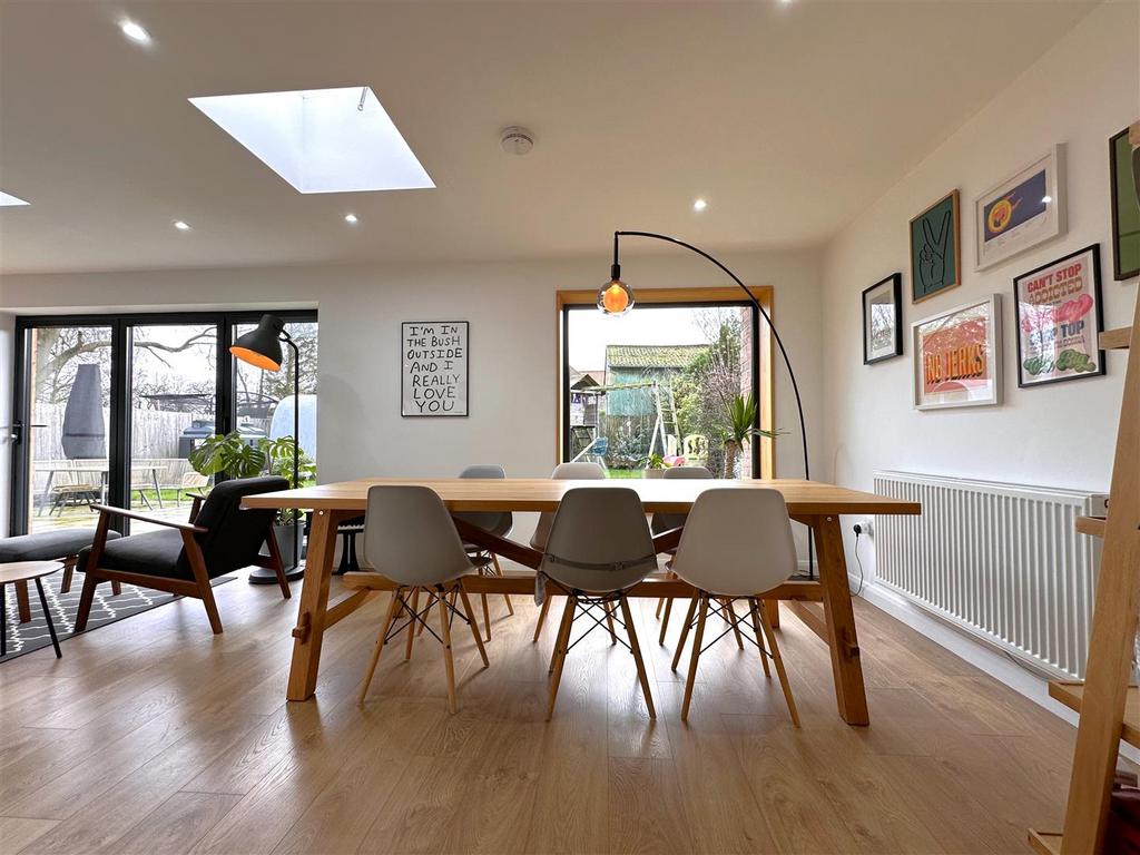 Dining Area 711