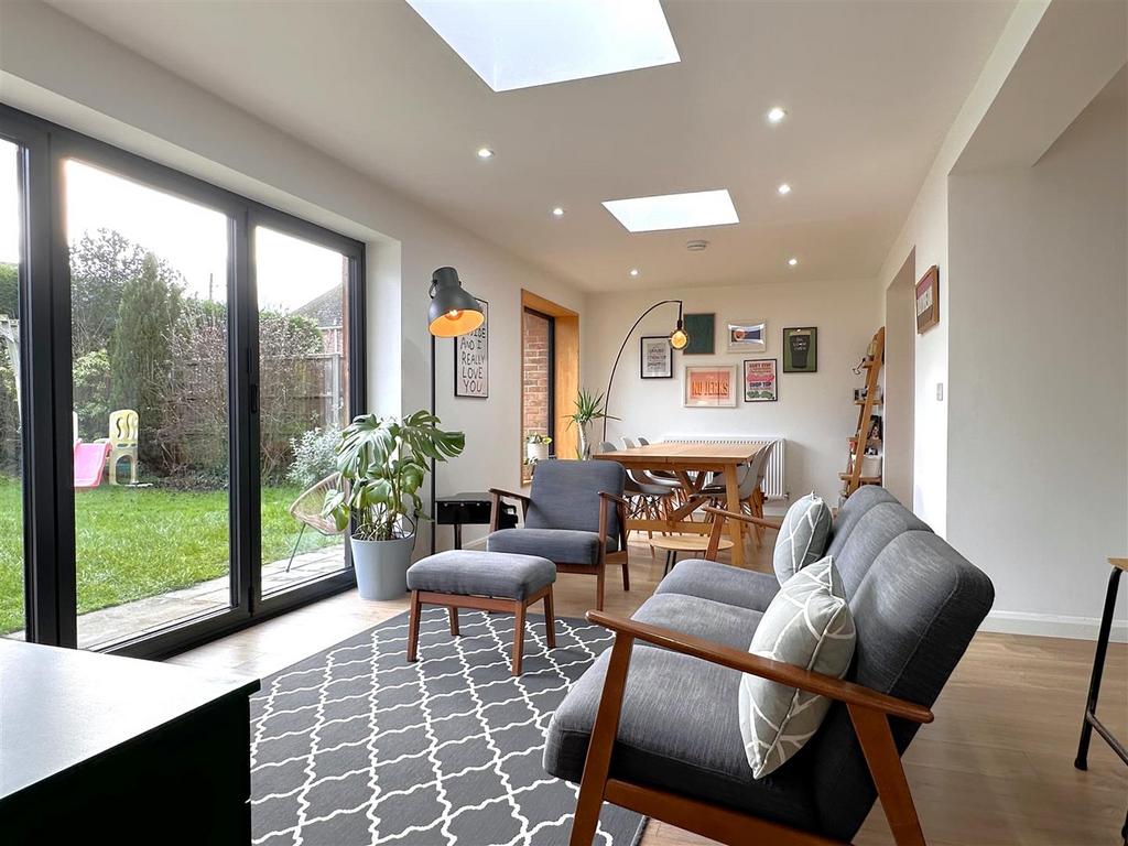 Copious Living Space 707