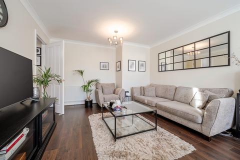 1 bedroom flat for sale, Cobham Close, Enfield