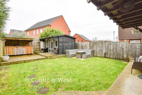 4 bedroom semi-detached house for sale, Lamorna Gardens, Chichester PO20
