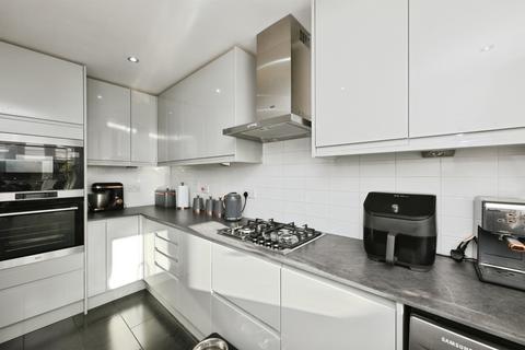 4 bedroom end of terrace house for sale, Robinia Road, Broxbourne