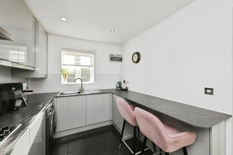 4 bedroom end of terrace house for sale, Robinia Road, Broxbourne