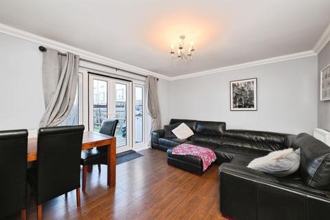 4 bedroom end of terrace house for sale, Robinia Road, Broxbourne