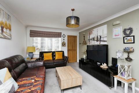 4 bedroom end of terrace house for sale, Lakelands Close, Eastbourne