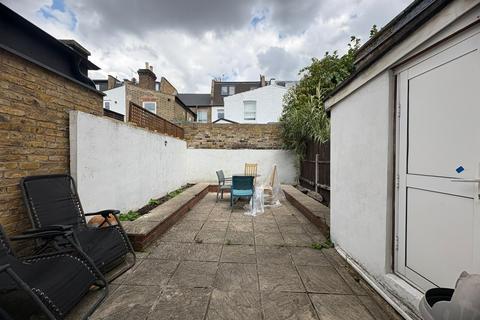 4 bedroom house to rent, Vespan Road, London W12
